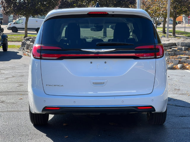 Used 2024 Chrysler Pacifica Touring-L FWD image 47