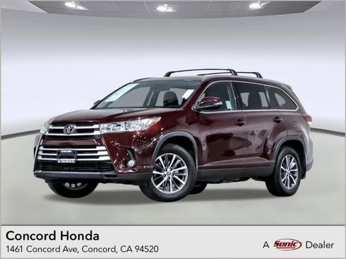 Used 2019 Toyota Highlander XLE w/ Carpet Mat Package (TMS) AWD/4WD image 1