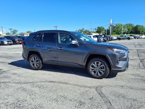 Used 2022 Toyota RAV4 Limited AWD/4WD image 9