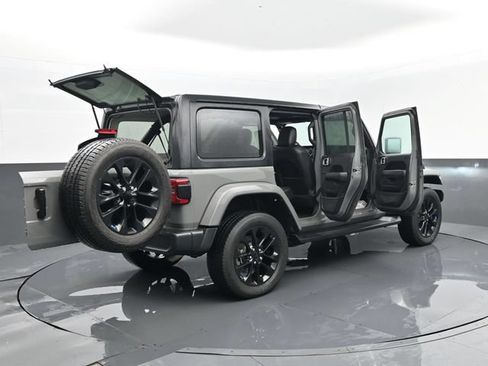 Used 2023 Jeep Wrangler Unlimited Sahara w/ Cold Weather Group AWD/4WD image 33