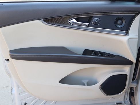 Used 2019 Lincoln Nautilus Reserve FWD image 21