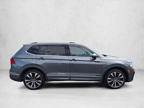 Used 2022 Volkswagen Tiguan SEL R-Line AWD/4WD image 4