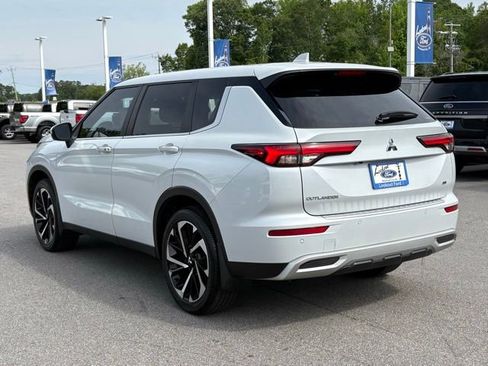 Used 2024 Mitsubishi Outlander SE AWD/4WD image 3