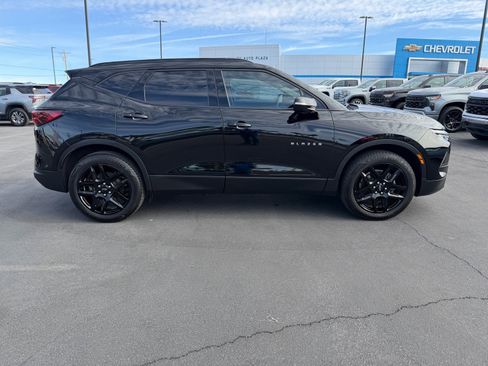 Used 2023 Chevrolet Blazer LT FWD image 2