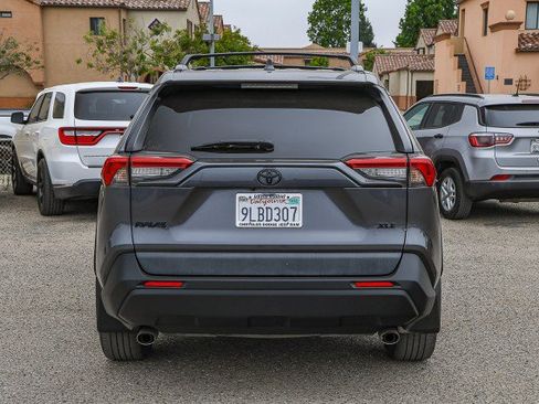 Used 2022 Toyota RAV4 XLE Premium FWD image 5