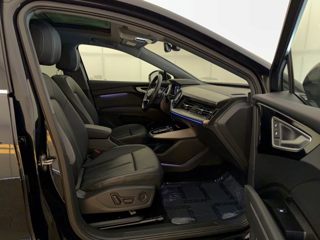 Used 2023 Audi Q4 e-tron Premium Plus RWD image 30