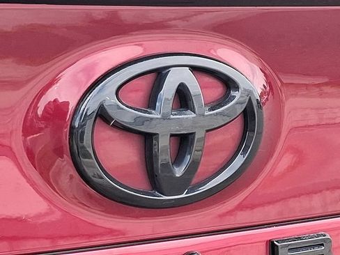 Used 2018 Toyota Camry XLE w/ Driver Assist Package FWD image 28