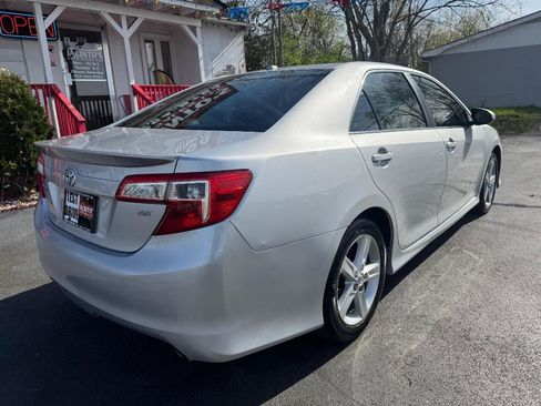 Used 2014 Toyota Camry SE w/ Moonroof Package image 7