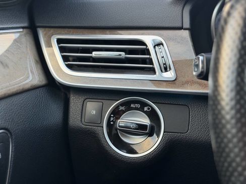 Used 2014 Mercedes-Benz E 350 4MATIC Sedan w/ Premium 1 Package image 31