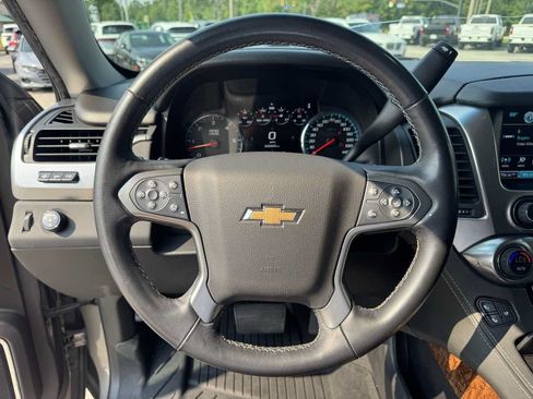 Used 2019 Chevrolet Suburban Premier RWD image 18