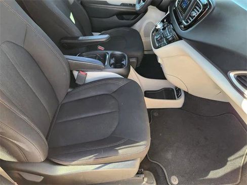 Certified 2018 Chrysler Pacifica Touring Plus w/ Tire & Wheel Group image 12