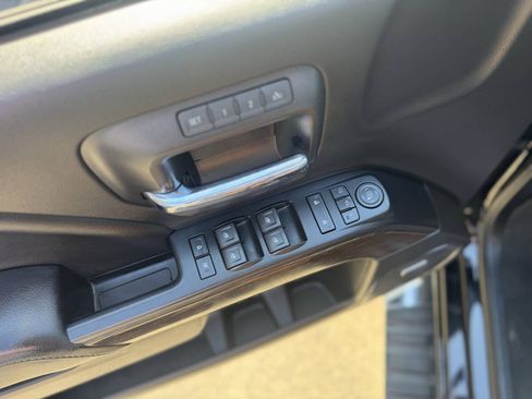 Used 2018 GMC Sierra 2500 Denali w/ Duramax Plus Package AWD/4WD image 16