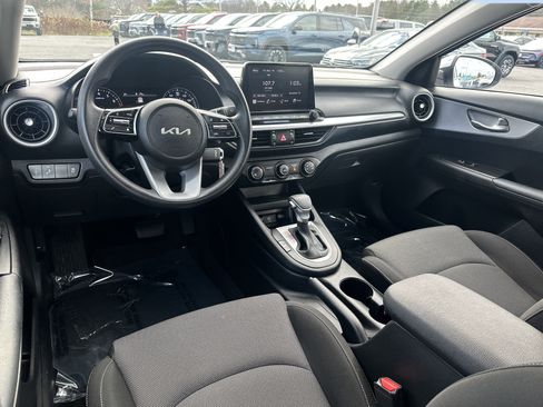 Used 2023 Kia Forte LXS w/ LXS Technology Package image 7