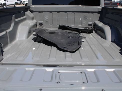 Used 2022 Jeep Gladiator Overland AWD/4WD image 14