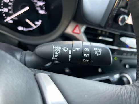 Used 2025 Toyota Sienna XLE FWD image 20