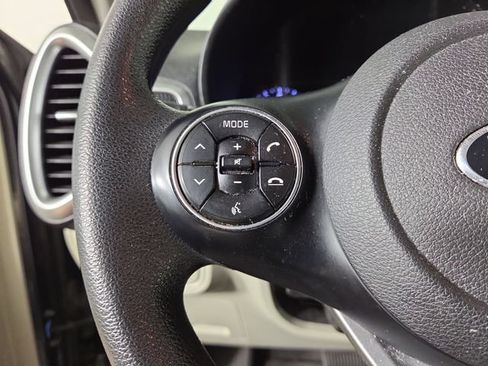 Used 2020 Kia Soul LX FWD image 23