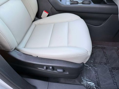 Used 2021 Cadillac XT4 Luxury w/ Cold Weather Package AWD/4WD image 15