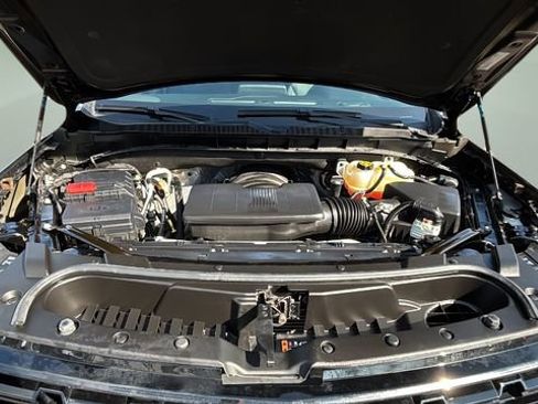 Used 2023 Chevrolet Tahoe Z71 w/ Luxury Package image 32