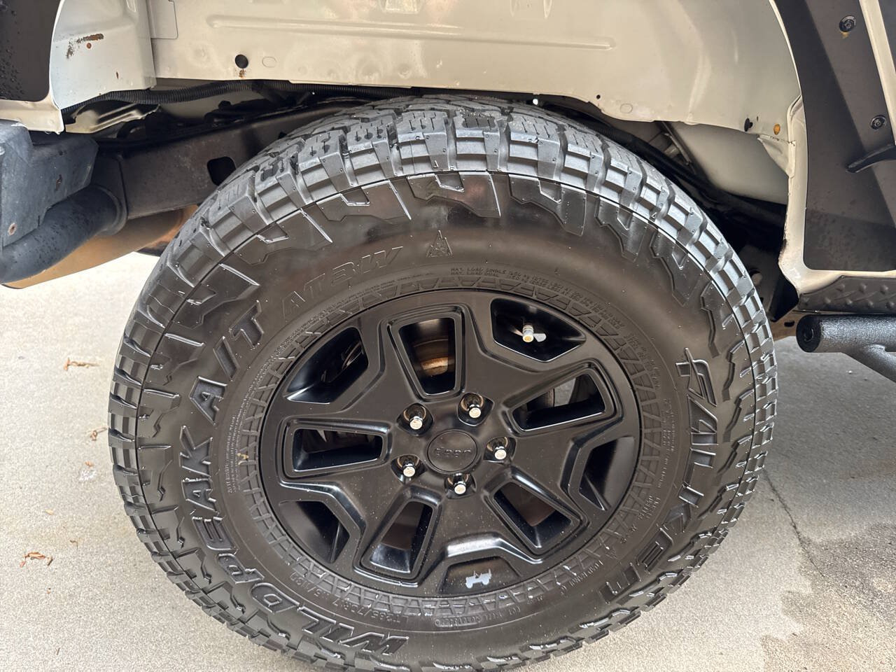 Used 2013 Jeep Wrangler Unlimited Sahara AWD/4WD image 24