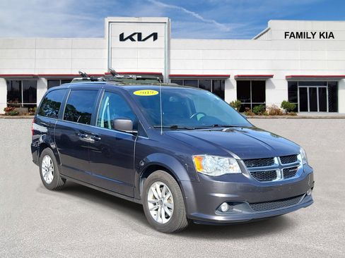 Used 2019 Dodge Grand Caravan SXT image 1