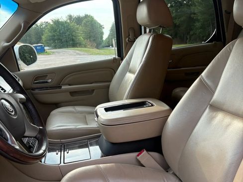 Used 2011 Cadillac Escalade Premium AWD/4WD image 54