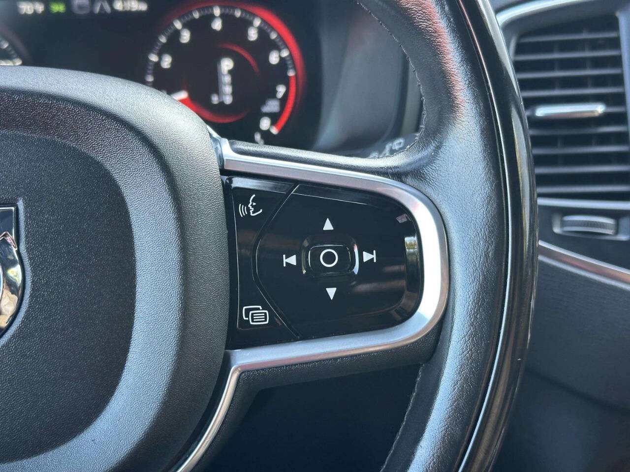 Used 2017 Volvo XC90 T6 Momentum w/ Vision Package AWD/4WD image 31
