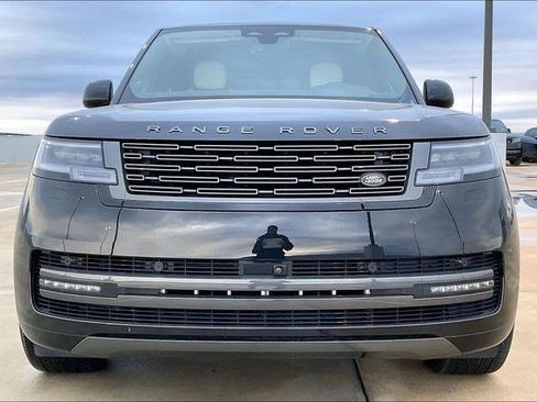 Used 2025 Land Rover Range Rover Long Wheelbase SE image 2