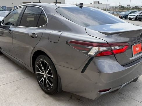 Used 2021 Toyota Camry SE w/ Convenience Package FWD image 7