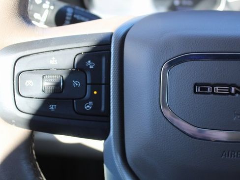 Used 2021 GMC Yukon Denali w/ Advanced Technology Package image 28