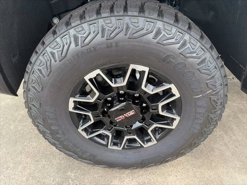 New 2026 GMC Sierra 2500 AT4X w/ LPO, Black Badging Package AWD/4WD image 10