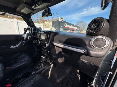 Used 2014 Jeep Wrangler Unlimited Sahara w/ Dual Top Group image 42