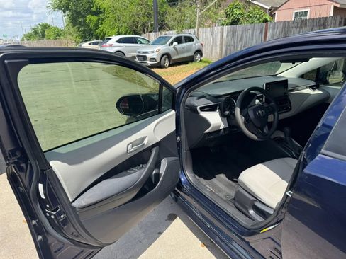 Used 2021 Toyota Corolla LE FWD image 14