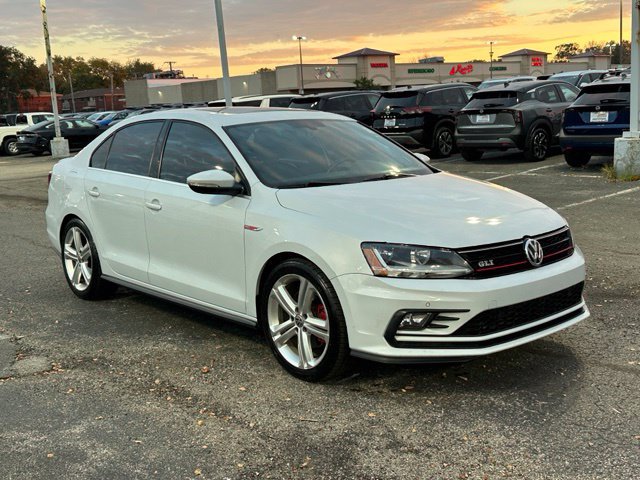Used 2017 Volkswagen Jetta GLI FWD image 3