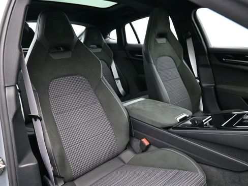 Used 2024 Porsche Panamera 4 image 27