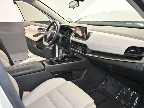 Used 2023 Nissan Rogue SV w/ SV Premium B Package image 26