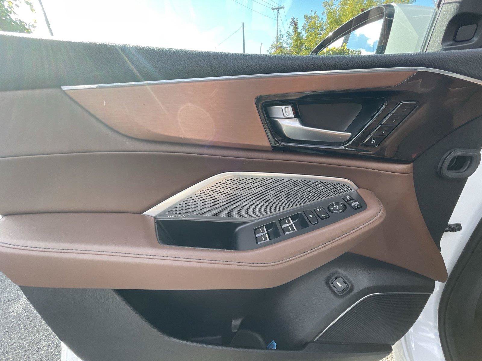 Used 2022 Acura MDX w/ Technology Package AWD/4WD image 12