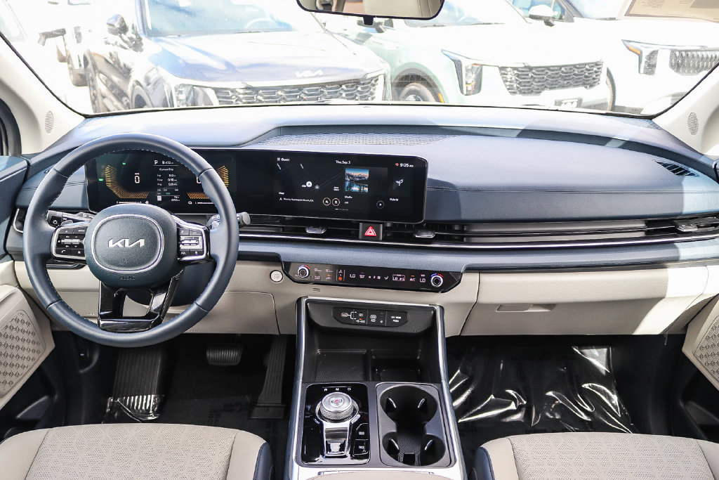 Certified 2026 Kia Carnival EX FWD image 12