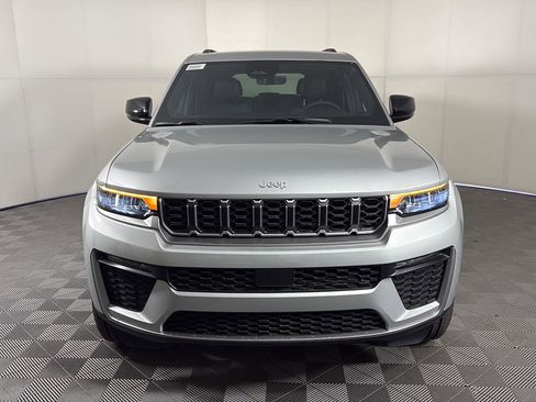 New 2026 Jeep Grand Cherokee Limited AWD/4WD image 3