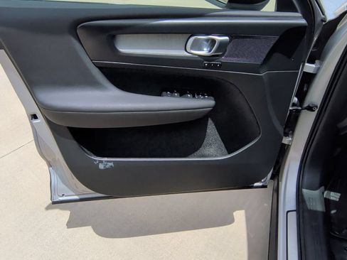 Used 2025 Volvo XC40 B5 Plus AWD/4WD image 9
