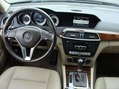 Used 2014 Mercedes-Benz C 300 4MATIC Sedan image 9