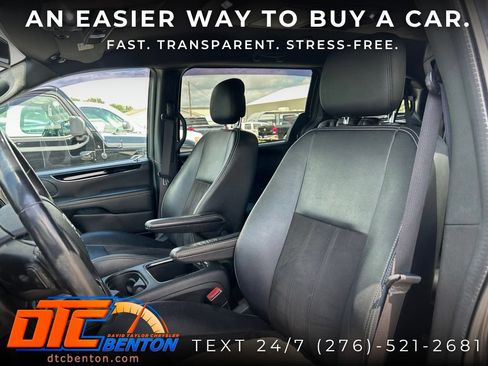 Used 2020 Dodge Grand Caravan SXT w/ Driver Convenience Group FWD image 5