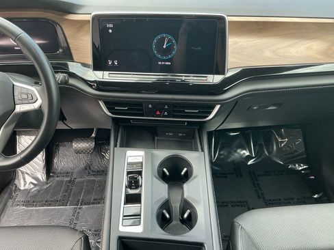 Used 2024 Volkswagen Atlas SE image 11