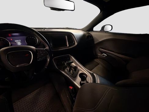 Used 2022 Dodge Challenger SXT RWD image 21