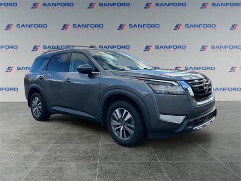 Used 2023 Nissan Pathfinder SL image 7