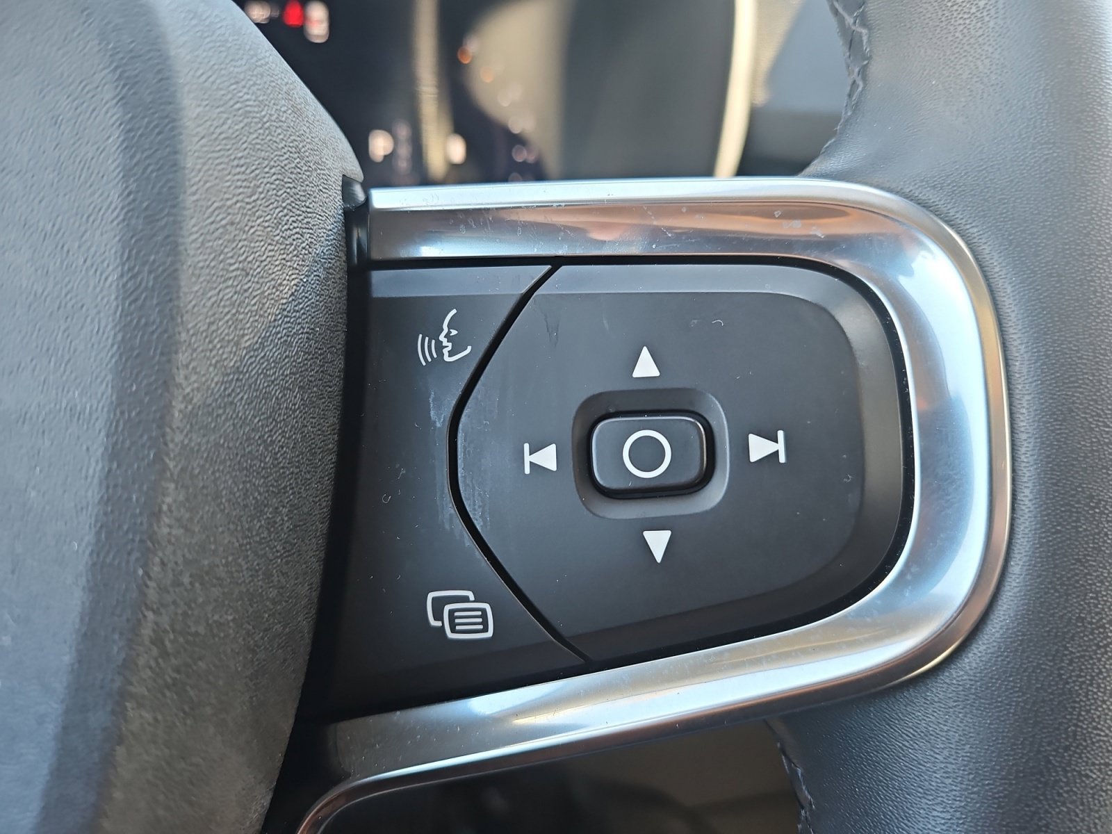 Used 2023 Volvo XC40 B5 Plus w/ Driver Assist Package AWD/4WD image 27