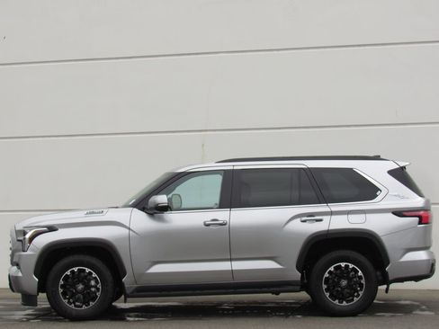 Used 2026 Toyota Sequoia SR5 w/ TRD Off-Road Package AWD/4WD image 4