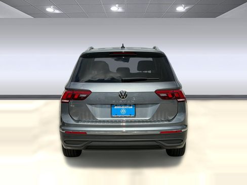 Used 2022 Volkswagen Tiguan SE FWD image 10