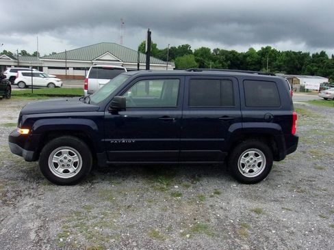 Used 2017 Jeep Patriot Sport w/ Power Value Group FWD image 4