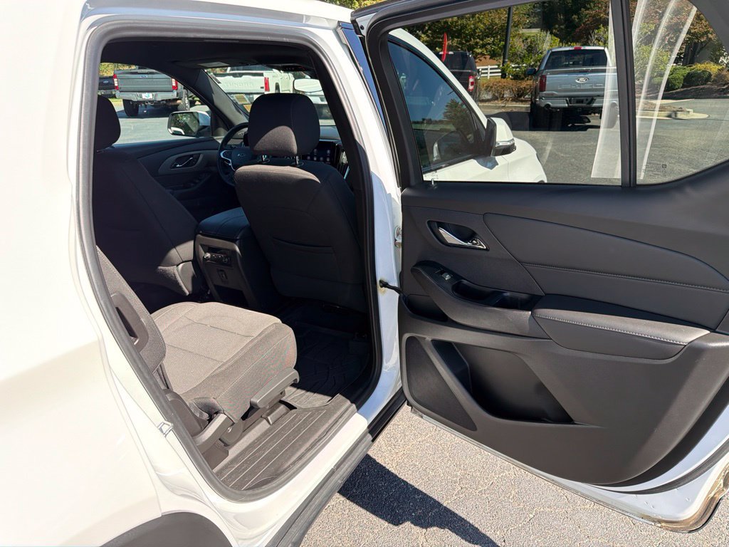 Used 2023 Chevrolet Traverse LT w/ Midnight/Sport Edition AWD/4WD image 18