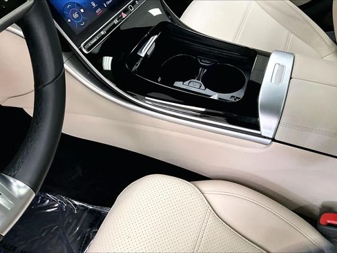 Certified 2024 Mercedes-Benz C 300 4MATIC Sedan image 17